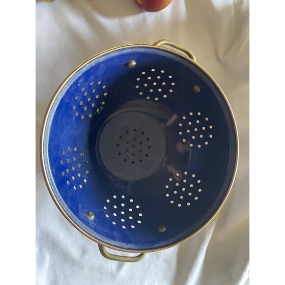 Vintage Blue Metal Colander With Brass Handles & Faux Fruits For Home Decor Or D - Picture 9 of 9